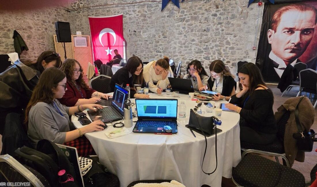 Avrupa Birliği destekli Re-Value projesi kapsamında düzenlenen inovasyon kampında, İzmirli