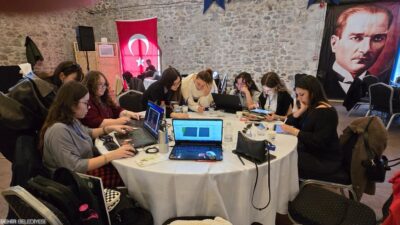 Avrupa Birliği destekli Re-Value projesi kapsamında düzenlenen inovasyon kampında, İzmirli