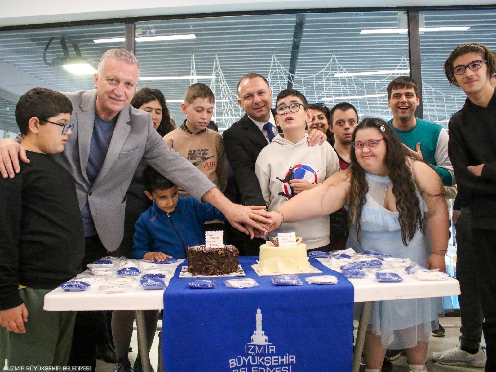İzmir Büyükşehir Belediyesi’nin özel gereksinimli çocuklar için yürüttüğü proje kapsamında