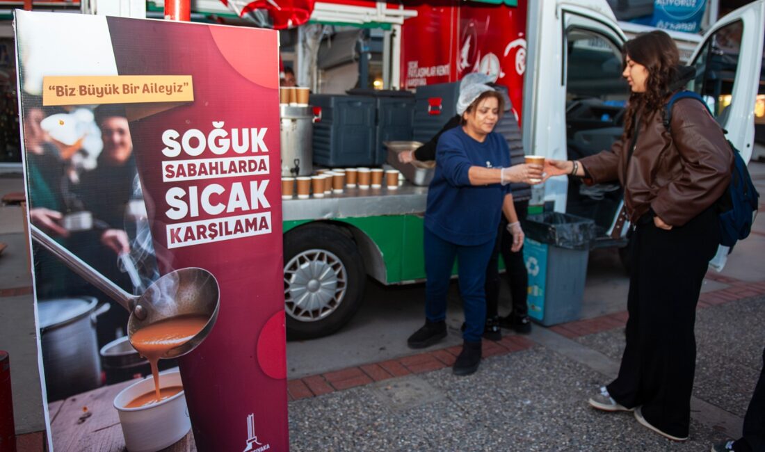 Karşıyaka Belediyesi, soğuk kış sabahlarında vatandaşların içini ısıtmak için ilçenin