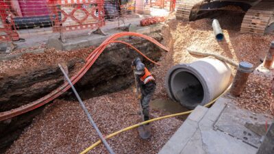 İZSU, TEFWER projesiyle Konak, Bayraklı ve Karabağlar’da altyapıyı yeniliyor. Alsancak’ta