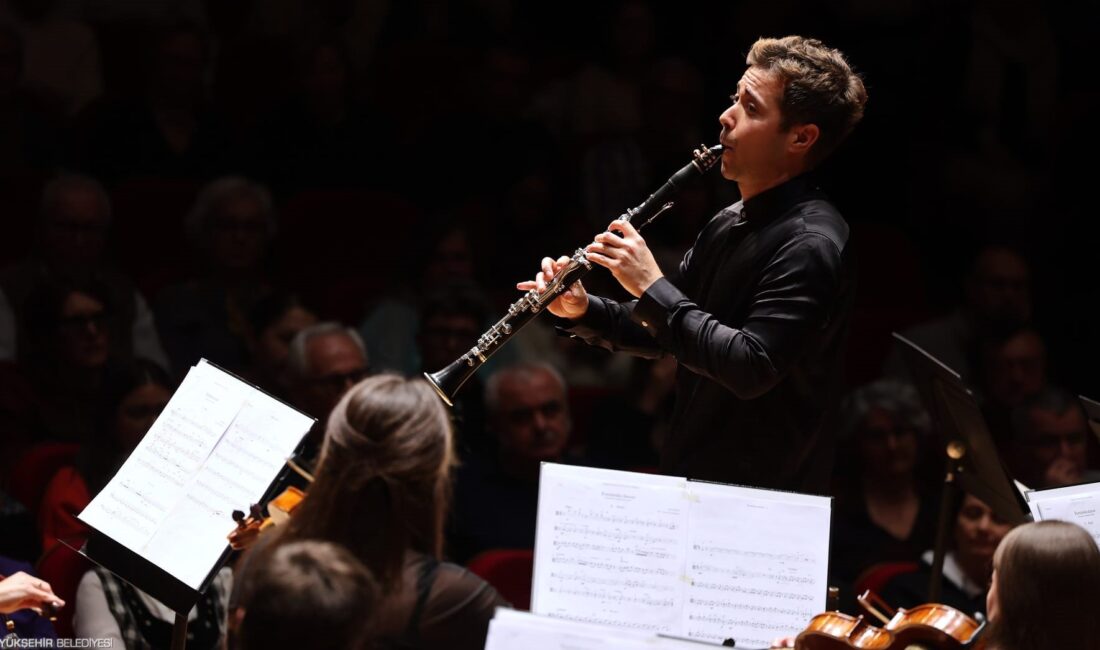 İzmir Oda Orkestrası, İspanyol klarnet virtüözü Pablo Barragán ile Ahmed