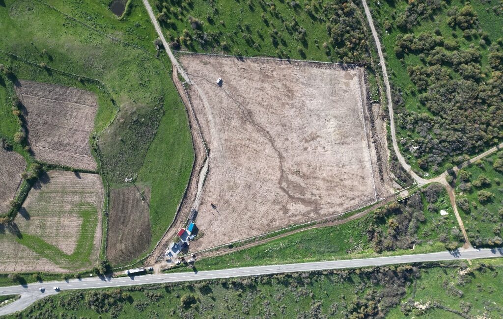 Dikili Belediyesi’nin Demirtaş Mahallesi’nde kurduğu 1,4 megavatlık GES tamamlandığında, belediyenin