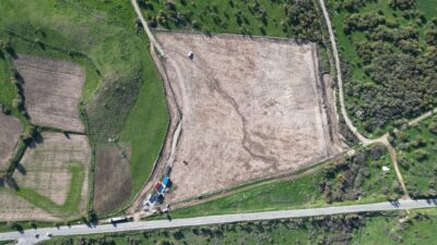 Dikili Belediyesi’nin Demirtaş Mahallesi’nde kurduğu 1,4 megavatlık GES tamamlandığında, belediyenin