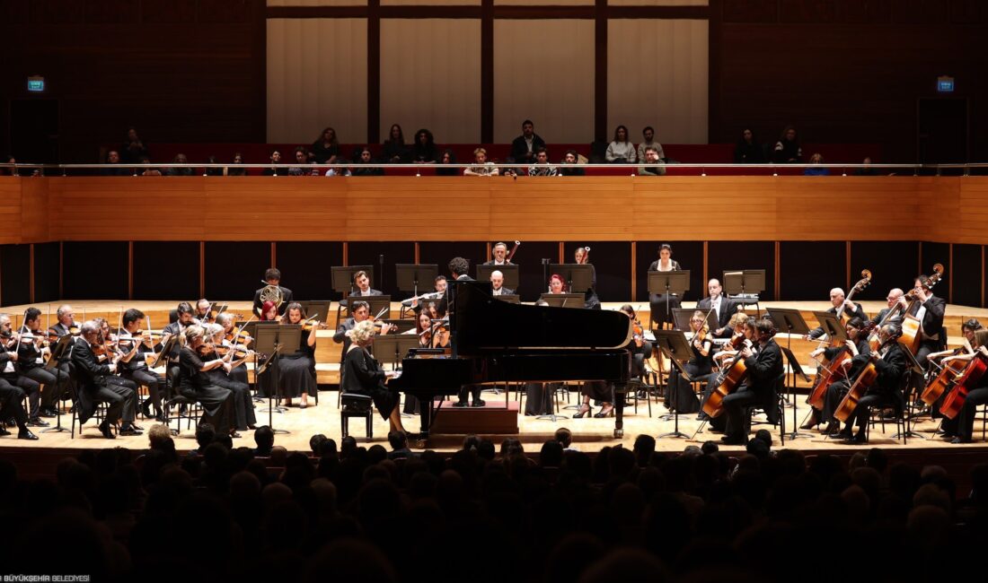 İzmir Devlet Senfoni Orkestrası, Ahmed Adnan Saygun Sanat Merkezi’nde düzenlenen