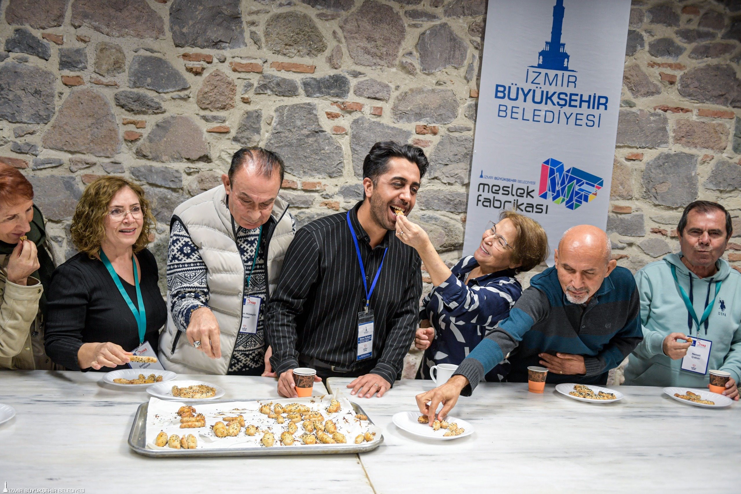 İzmir Büyükşehir Belediyesi’nin 60 yaş ve üstü yurttaşlar için hayata