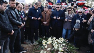 Şehzadeler Belediye Başkanı Gülşah Durbay, Manisa Cumhuriyet Meydanı’nda kılınan cenaze