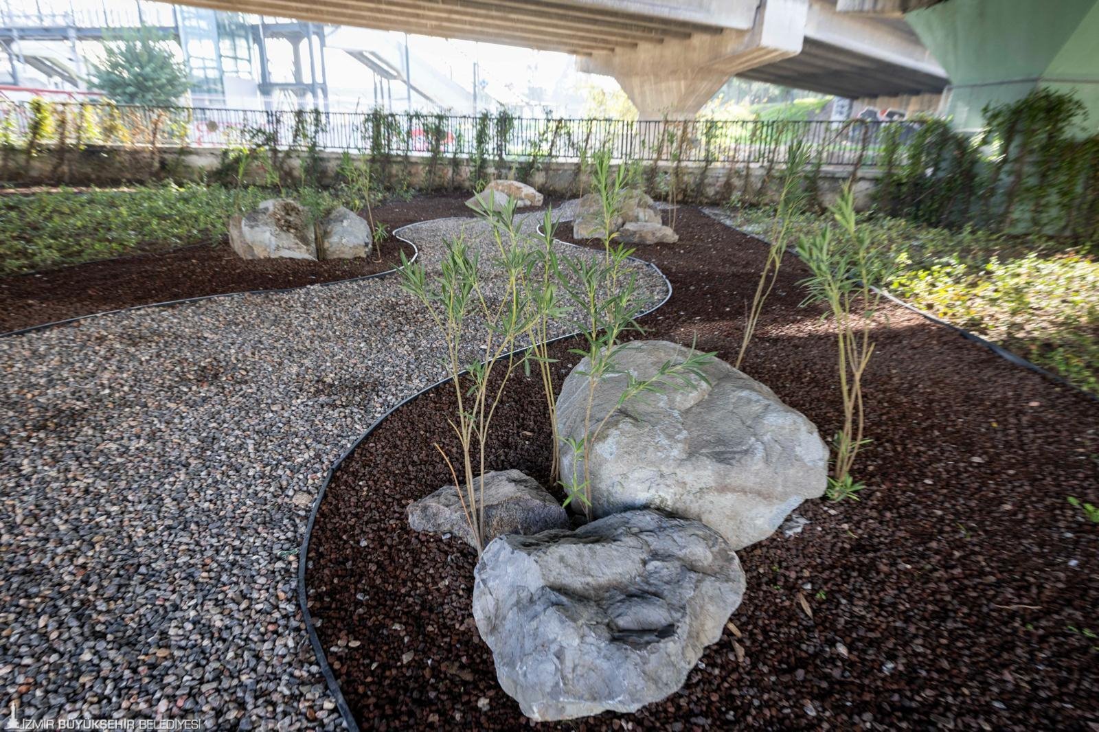 İzmir Büyükşehir Belediyesi, 23 ilçede kurakçıl peyzaj dönüşümünü tamamladı. 80