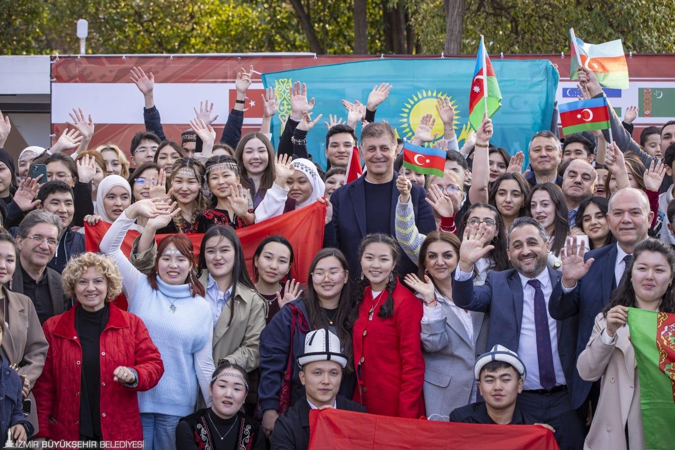 İzmir Büyükşehir Belediye Başkanı Dr. Cemil Tugay, Dünya Türk Dili