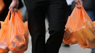 Çevre kirliliğini azaltmak amacıyla 2019’da ücretli hale getirilen plastik poşetlerin
