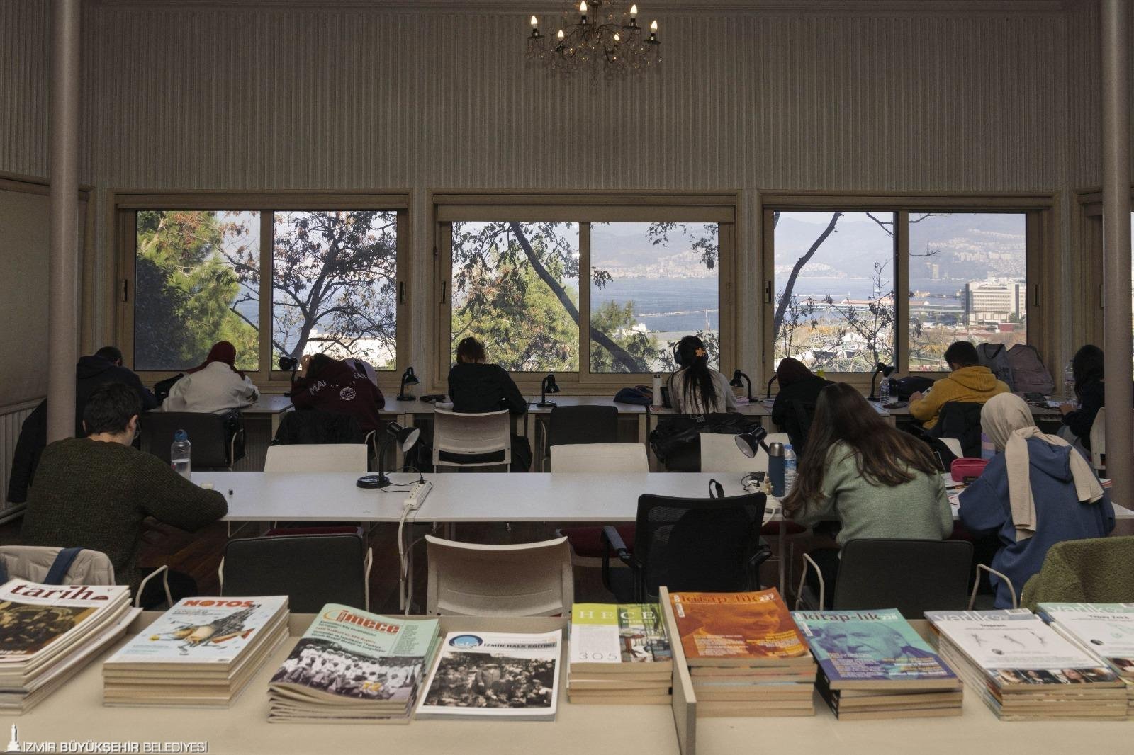 İzmir Büyükşehir Belediyesi’ne bağlı kütüphanelerde 2025’te 9 bin 295 kitap