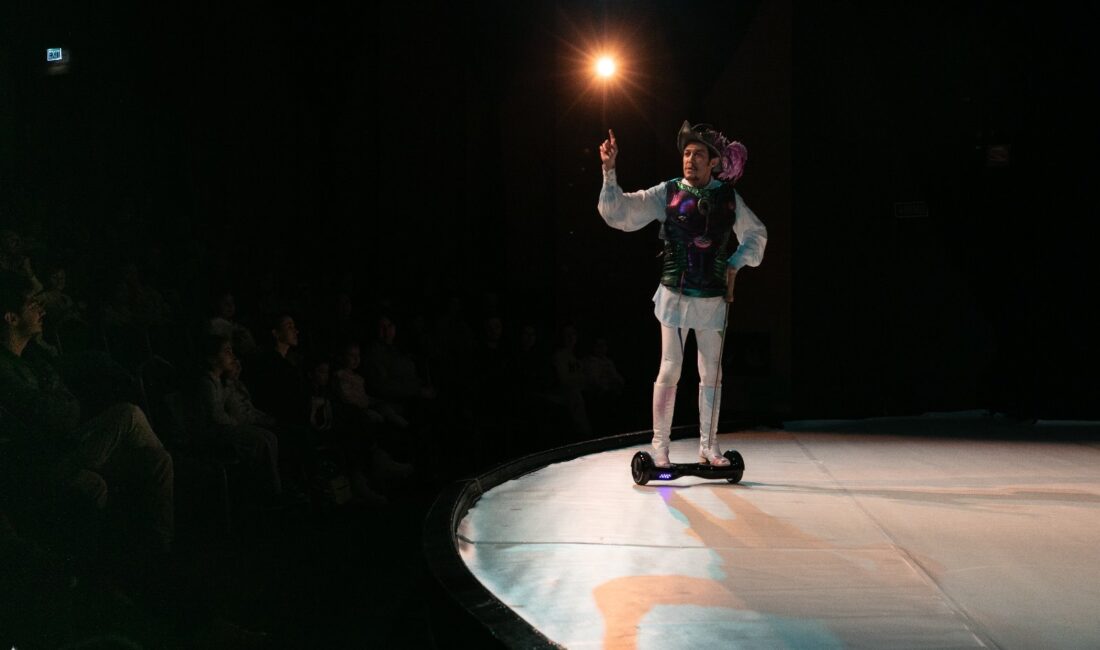 İzmir Büyükşehir Belediyesi Şehir Tiyatroları’nın, Cervantes’in ölümsüz eseri Don Kişot’u