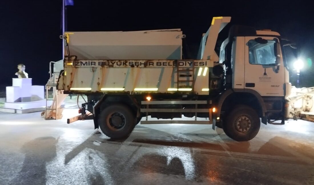 İzmir Büyükşehir Belediyesi, kar ve buzlanmanın ulaşımda aksamalara yol açmaması