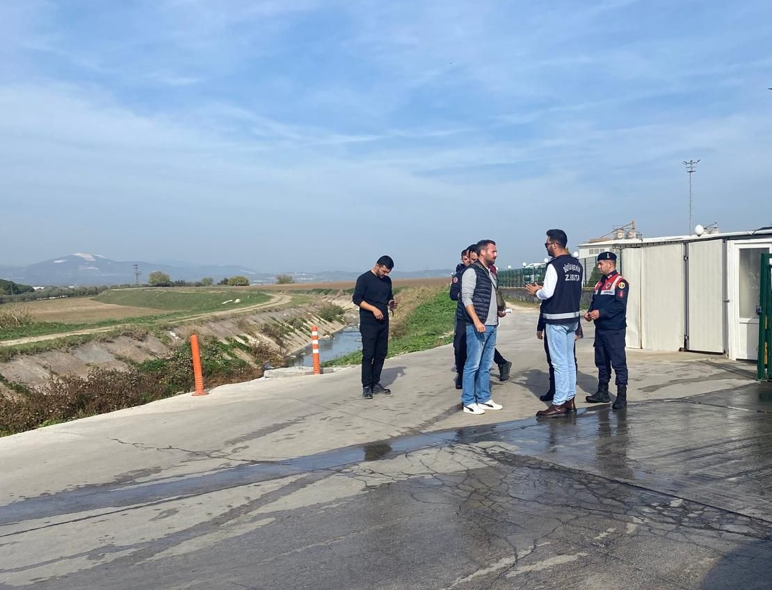 Manisa Büyükşehir Belediyesi ekipleri, Saruhanlı’daki bir işletmenin atık sularını usulsüz