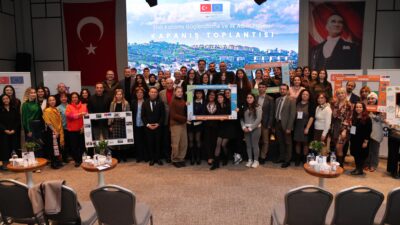 Foça’da yürütülen “Sivil Katılımı Güçlendirme ve İlk Adım Projesi”, bir