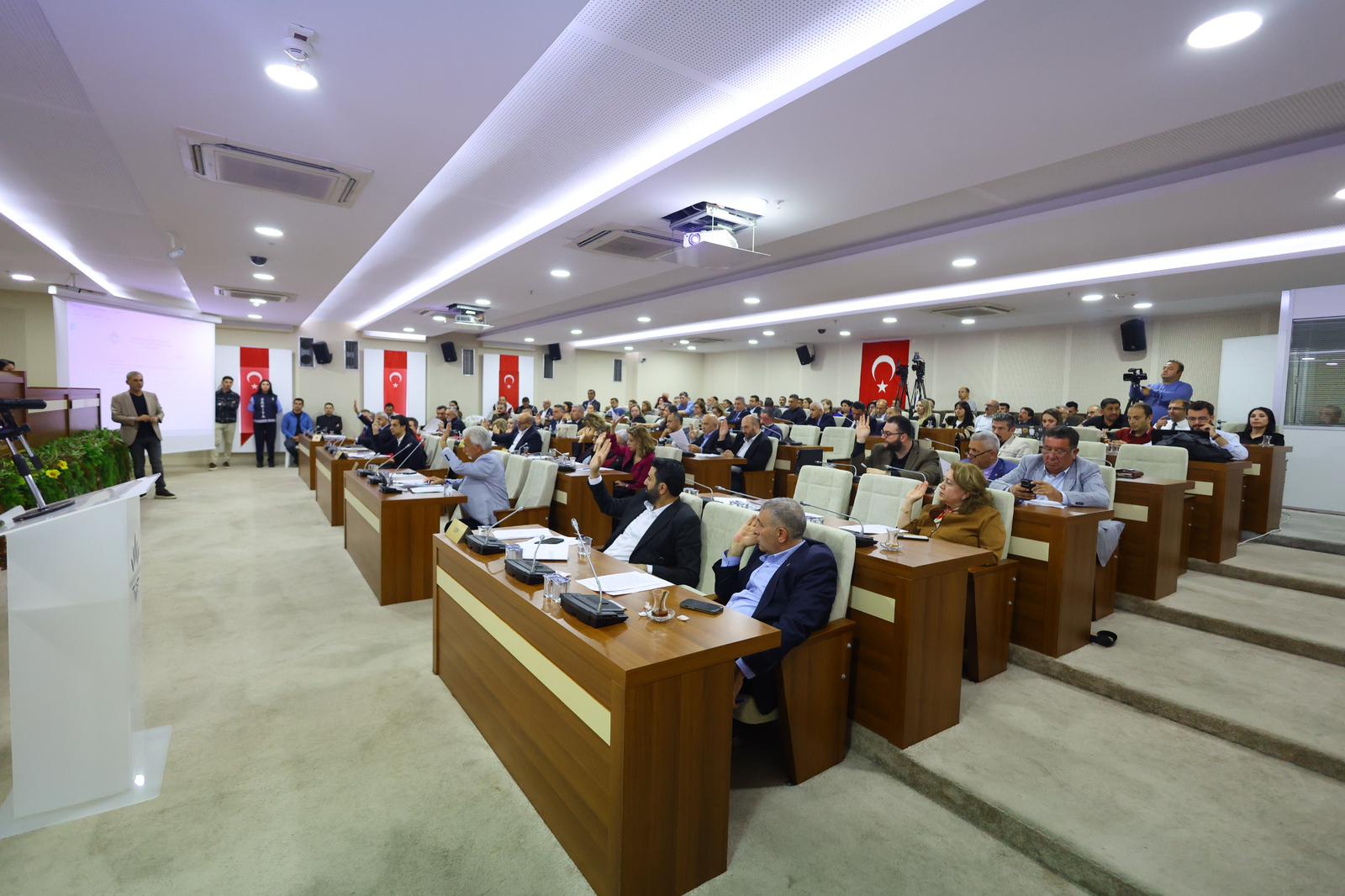 Karabağlar Belediyesi Aralık Ayı Meclisi’nde kentsel dönüşüm, imar planları ve