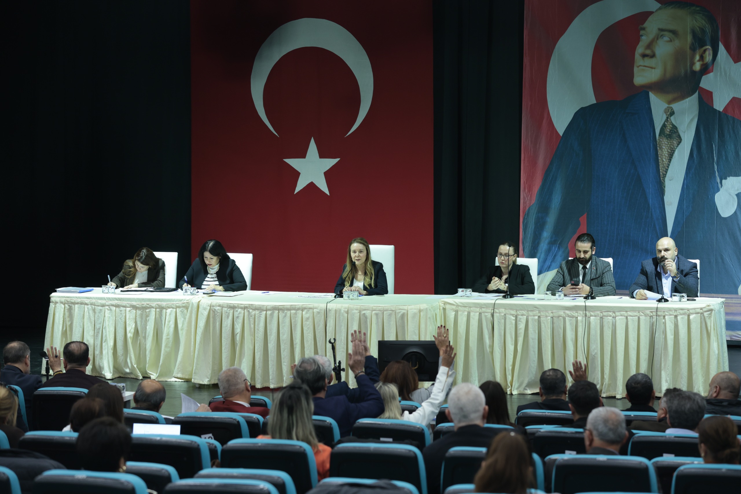 Konak Belediye Meclisi yılın son ayının ilk toplantısında altyapı, imar,