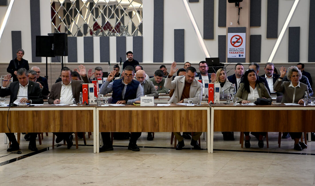 Kuşadası Belediye Meclisi, ihtiyaç sahibi ailelere yönelik süt, beslenme çantası