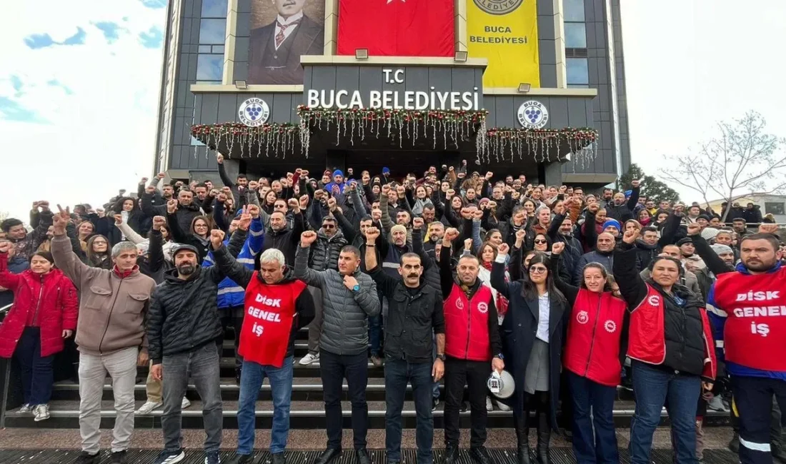 Buca Belediyesi’nde ödeme krizi nedeniyle başlayan iş bırakma eylemi, kart