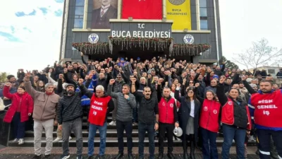 Buca Belediyesi’nde ödeme krizi nedeniyle başlayan iş bırakma eylemi, kart