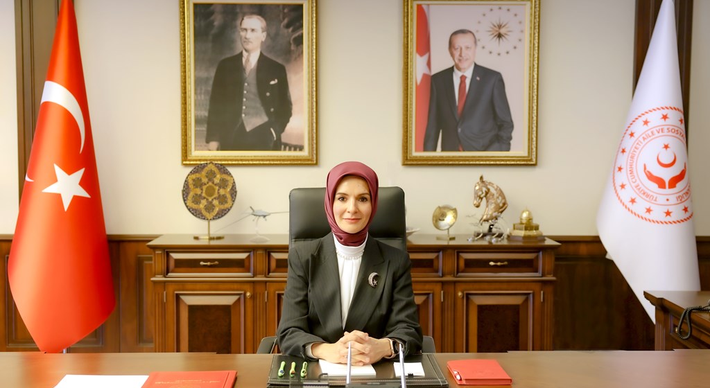 Aile ve Sosyal Hizmetler Bakanı Mahinur Özdemir Göktaş, evde bakılan