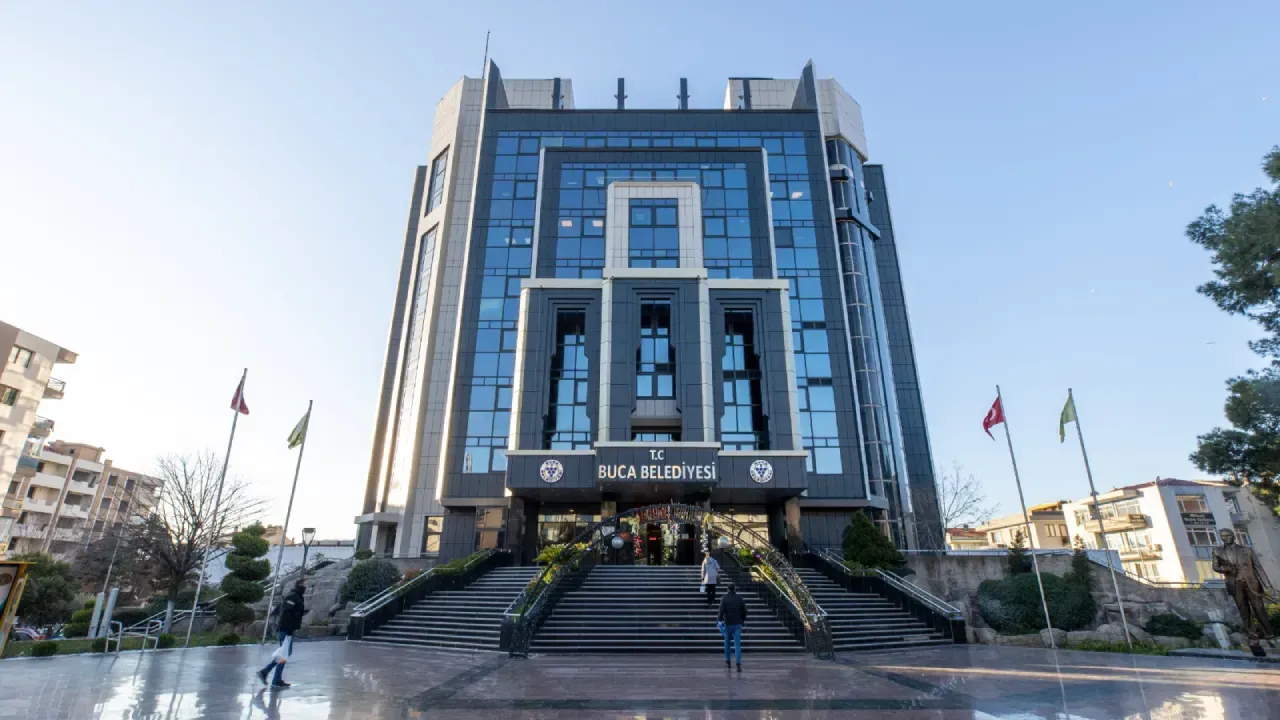 CHP Genel Merkezi’nin müdahalesiyle Buca Belediyesi’nde yönetim kademesi değişti. İki