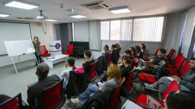 Buca Belediyesi, Türkan Saylan Çağdaş Yaşam Merkezi’nde düzenlediği ücretsiz Rusça