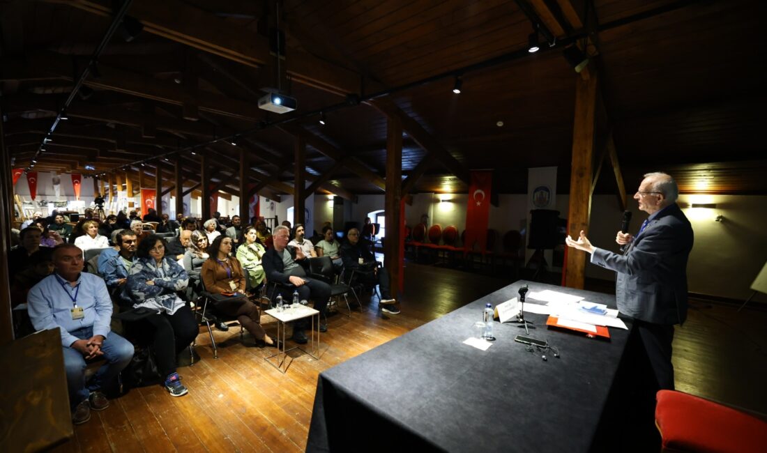 Efes Selçuk Belediyesi ve Türkiye Felsefe Kurumu iş birliğiyle düzenlenen