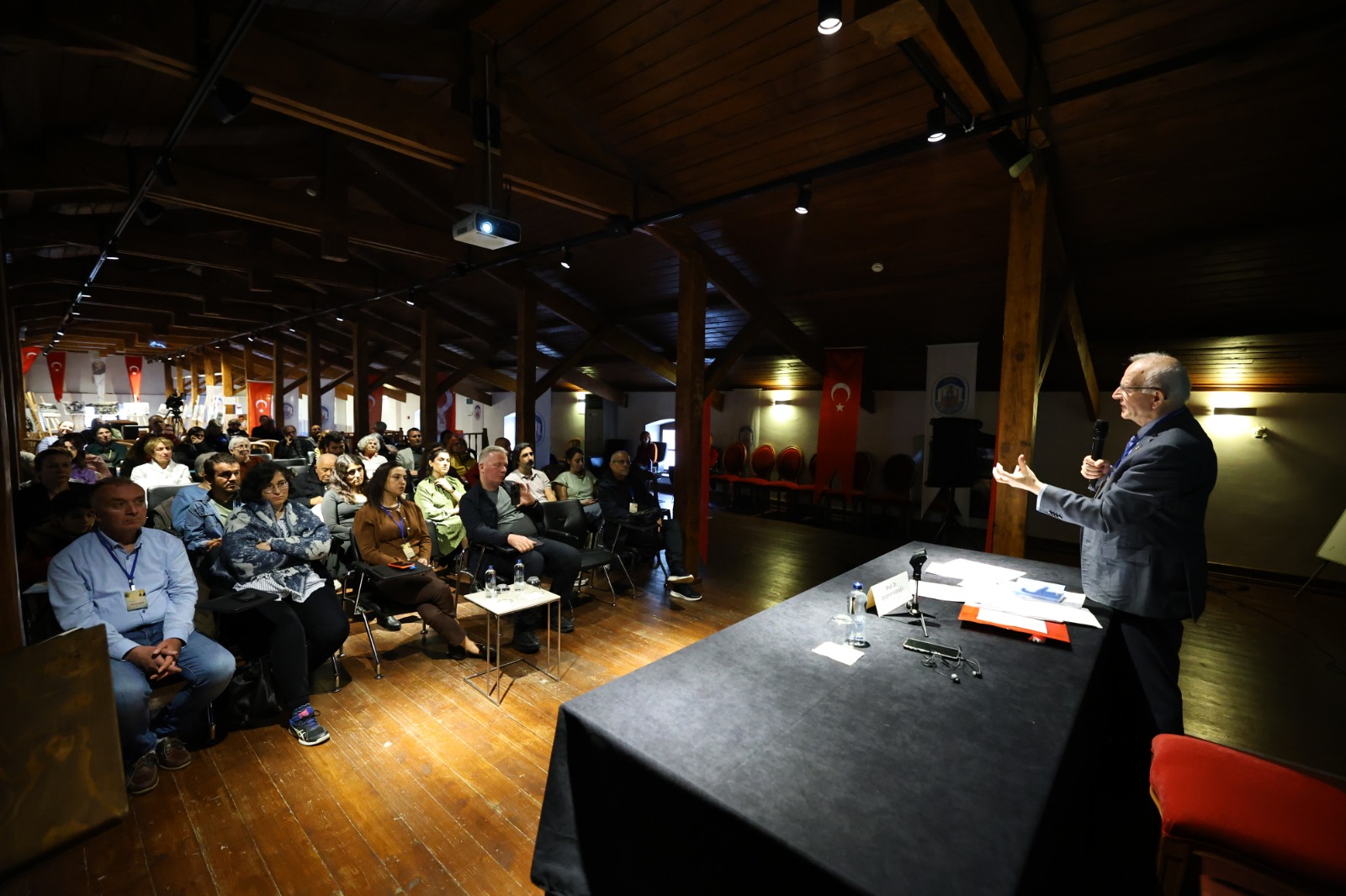 Efes Selçuk Belediyesi ve Türkiye Felsefe Kurumu iş birliğiyle düzenlenen