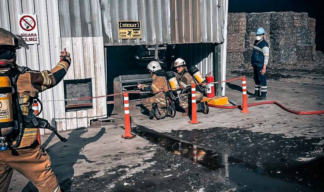 İzmir Büyükşehir Belediyesi itfaiye ekipleri, Bornova’daki bir çimento fabrikasında olası