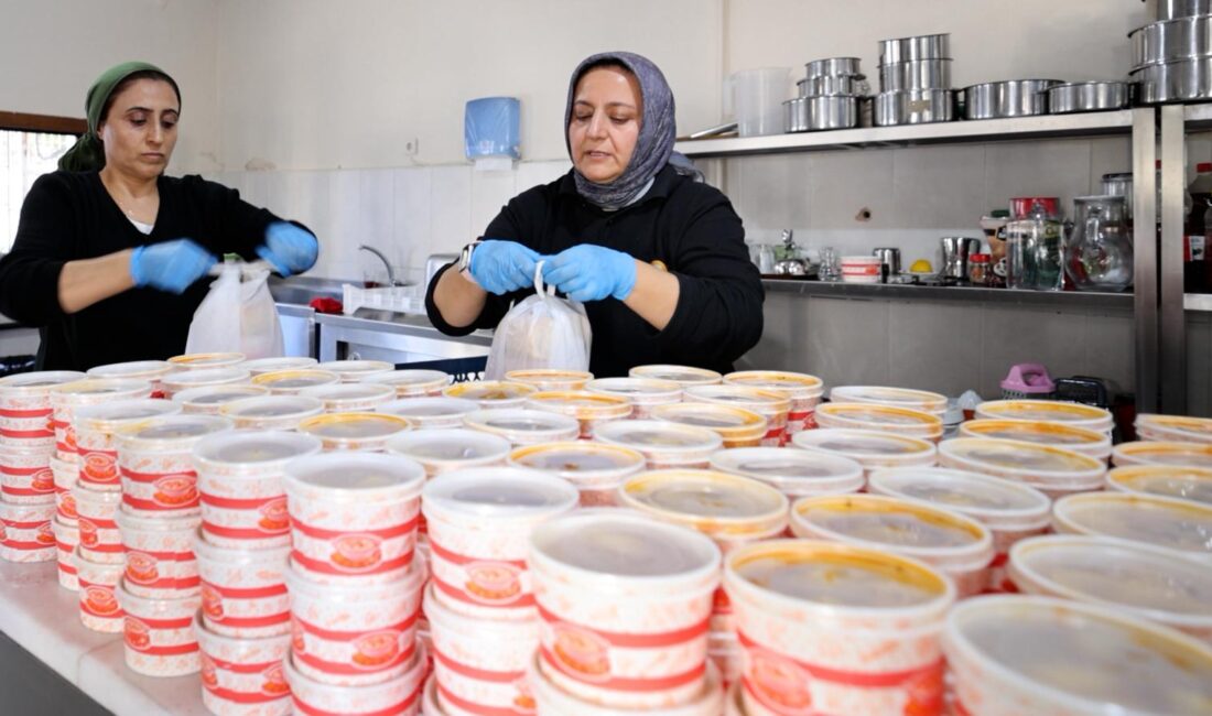 Seferihisar Belediyesi, sosyal belediyecilik anlayışıyla her gün 250 yaşlı ve