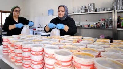 Seferihisar Belediyesi, sosyal belediyecilik anlayışıyla her gün 250 yaşlı ve