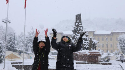 Şiddetli kar yağışı ve buzlanma nedeniyle Türkiye genelinde çok sayıda