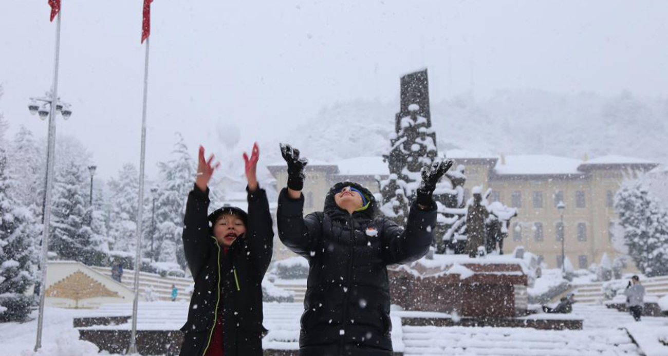 Şiddetli kar yağışı ve buzlanma nedeniyle Türkiye genelinde çok sayıda