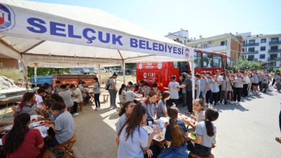 Efes Selçuk Belediyesi’nin öğrencilere sıcak öğle yemeği sunan Kent Lokantası