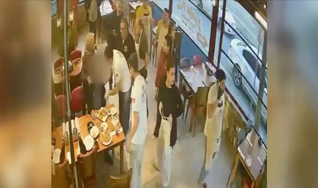 Aydın’ın Efeler ilçesinde bir lokanta işletmecisi, yemek sırasında fenalaşan müşterisine