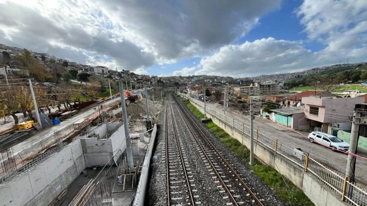 Mayıs 2025’te açılması beklenen İZBAN Katip Çelebi ve Gürçeşme istasyonlarında