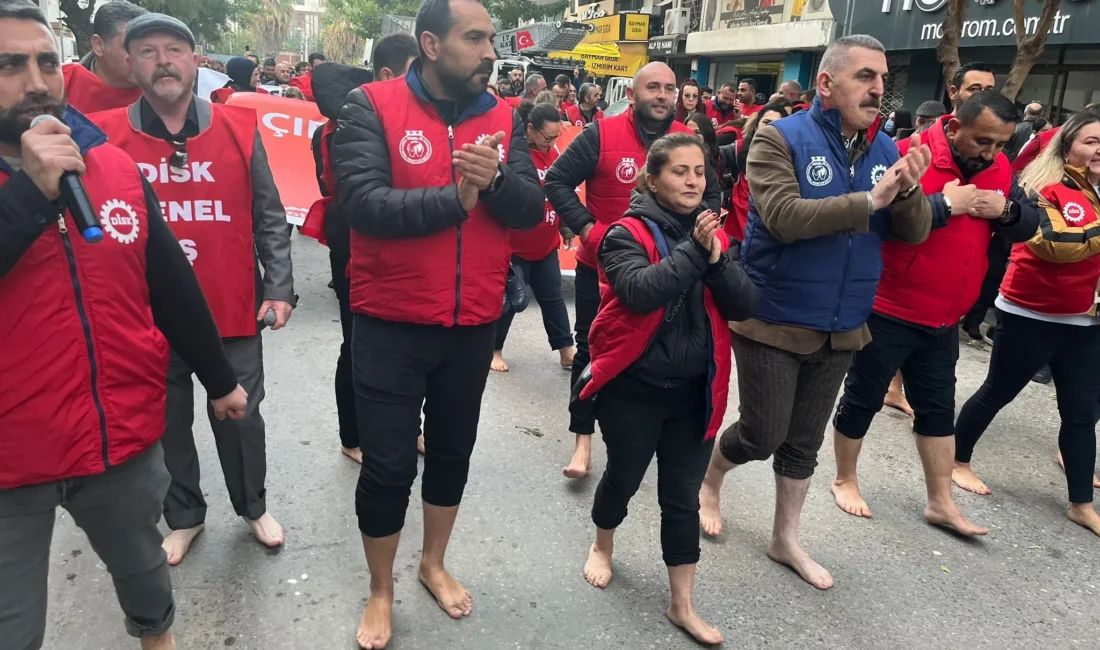İzmir Büyükşehir Belediyesi şirketlerinde çalışan DİSK Genel-İş üyesi işçiler iş