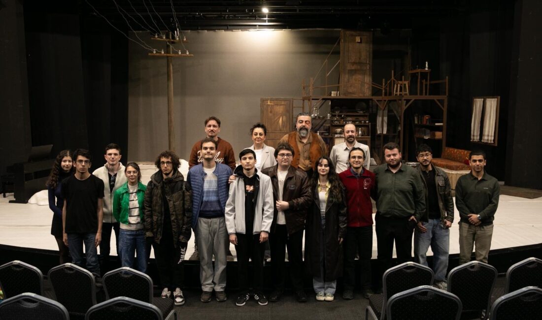 İzmir Şehir Tiyatroları’nın gençlerin tiyatro sanatına ilgisini artırmak amacıyla hayata