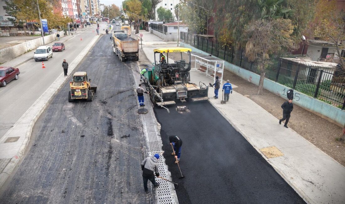 İzmir Büyükşehir Belediyesi, 2026 yılına kent genelinde başlattığı asfalt seferberliğiyle