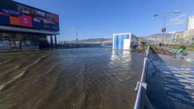 İzmir’de etkili olan sağanak ve şiddetli fırtına sonrası deniz seviyesi