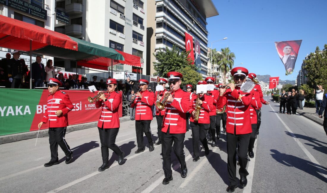 Karşıyaka Belediye Bandosu, Ocak ayı boyunca mini açık hava konserleriyle