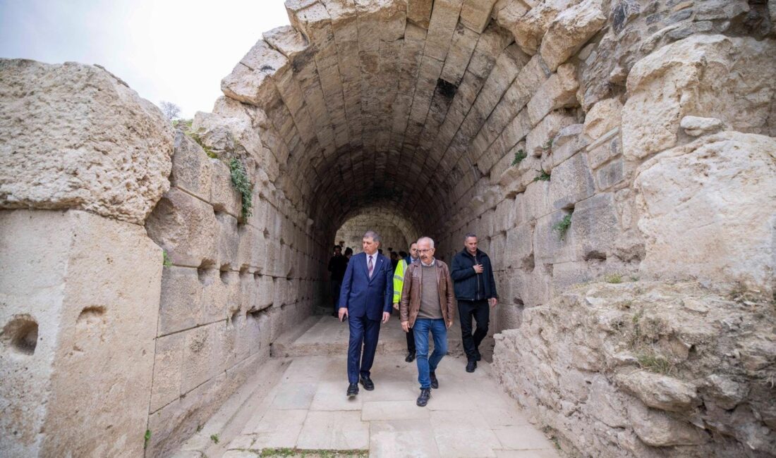 İzmir Büyükşehir Belediyesi, Smyrna Antik Tiyatrosu’na erişimi sağlayacak imar yolunun