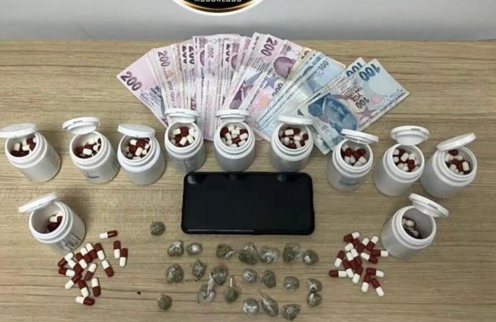 İzmir’de son bir haftada yapılan denetimlerde 12 ruhsatsız tabanca, 6