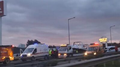 İzmir’in Balçova ilçesinde, 8 aracın karıştığı zincirleme trafik kazasında 7
