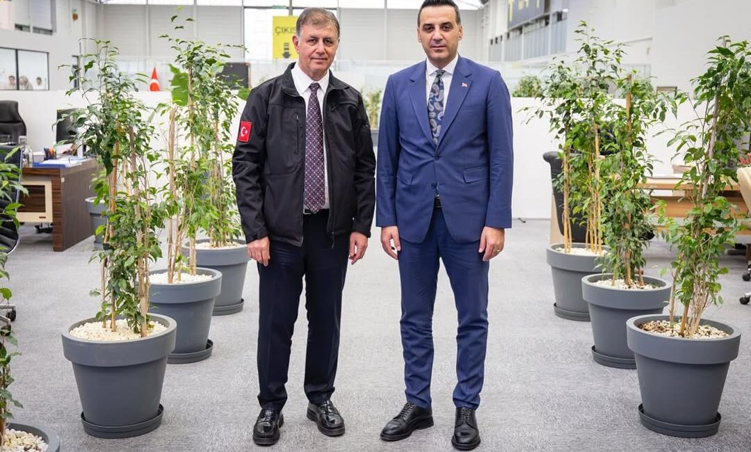 Çiğli Belediye Başkanı Onur Emrah Yıldız, İzmir Büyükşehir Belediye Başkanı