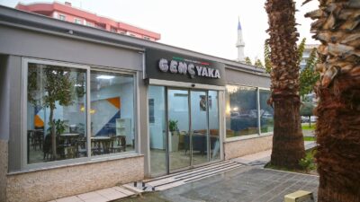 Bostanlı Uğur Mumcu Parkı’nda hayata geçirilen ‘Genç Yaka’, oyun, çalışma