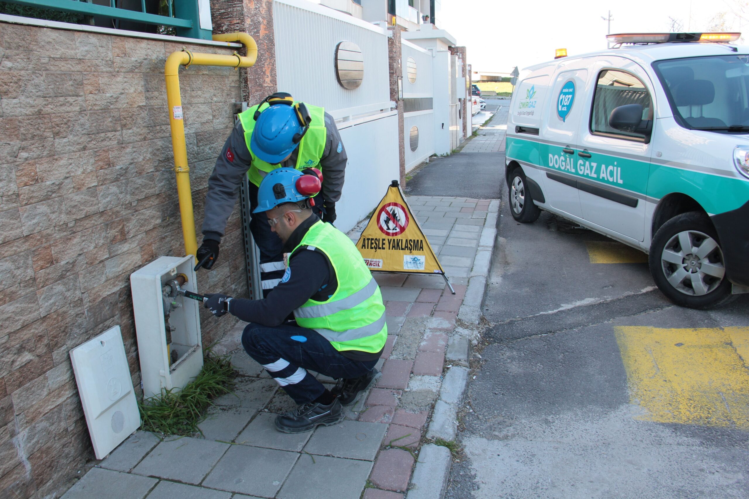 İzmir Doğalgaz, doğalgaz kokusu hissedilmesi halinde vakit kaybetmeden 187 Doğalgaz