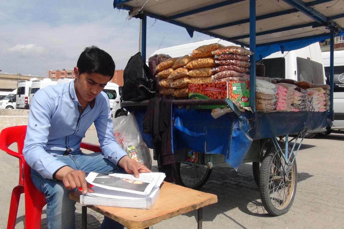 İzmir Seyyar Esnaf ve Sanatkarlar Meclisi Başkanı Evren Laçin, merkezi