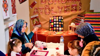 Bornova Belediyesi Çocuk Oyun ve Aktivite Merkezleri’nde düzenlenen ebeveyn atölyeleri